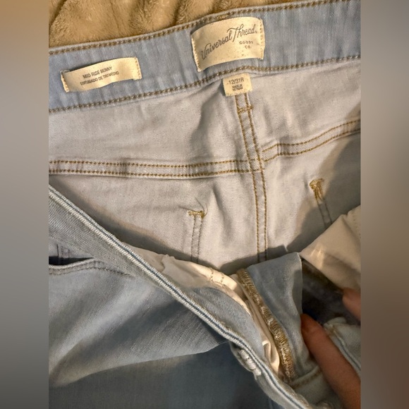 Universal Threads Light Blue Skinny Jeans - Picture 4 of 5